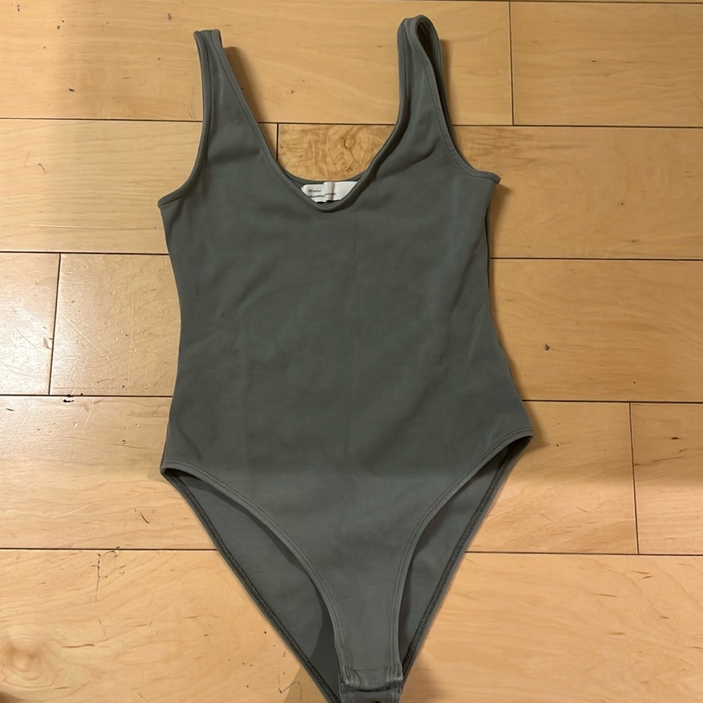 Oak + Fort | Sage Deep V body suit tank - Small